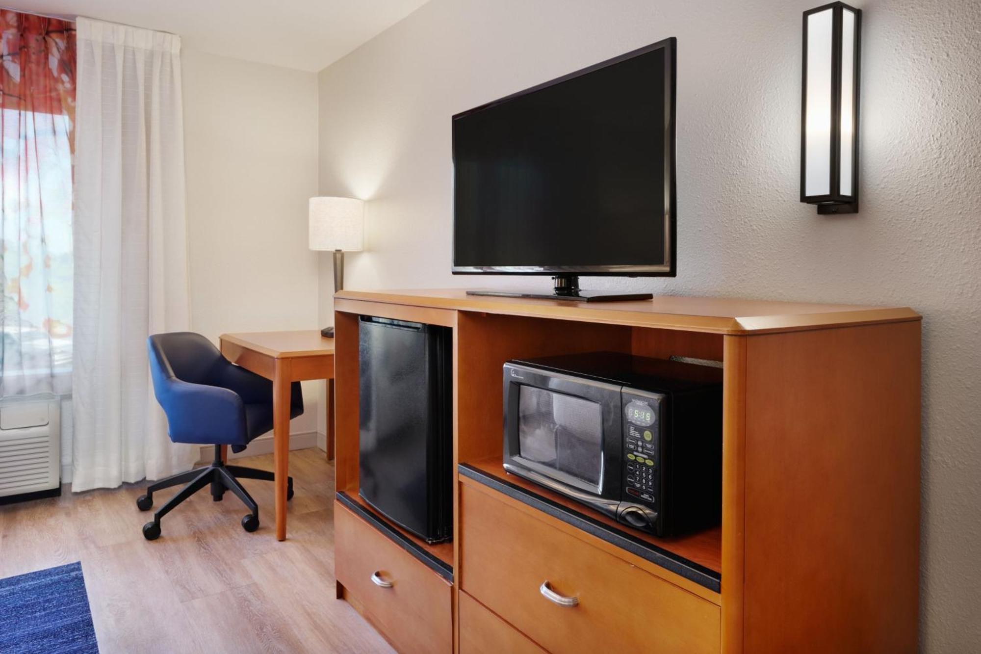 Fairfield & By Marriott Stewart 3*