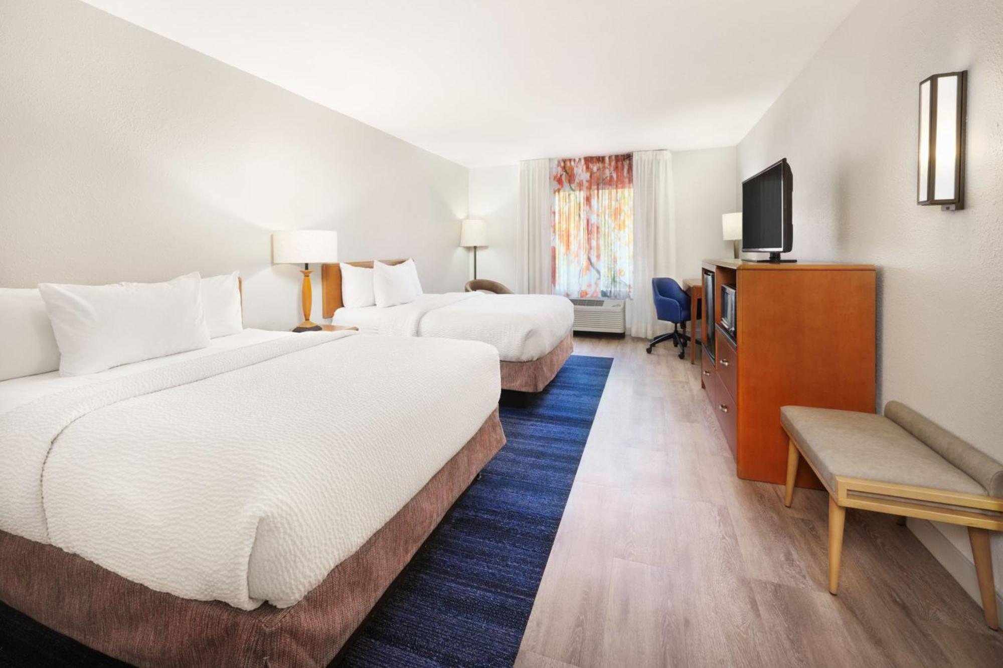 Fairfield & By Marriott Stewart Hotel