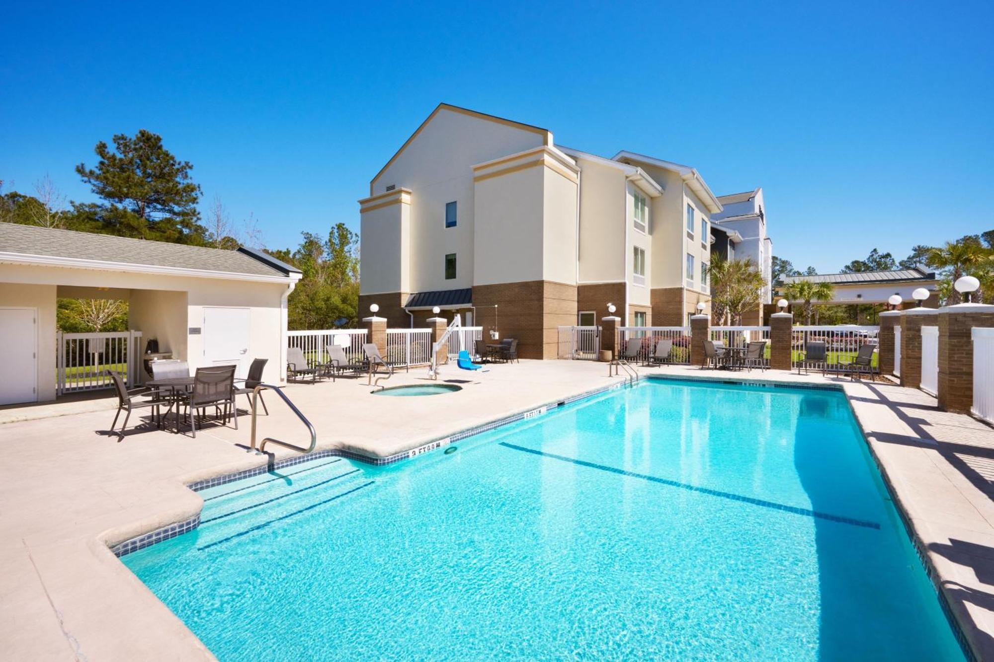 Hotel Fairfield & By Marriott Stewart Hinesville